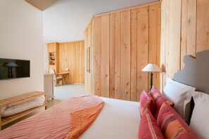 12 habitaciones, tabla de planchar con plancha y cuna de viaje 