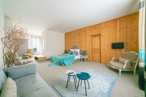 12 bedrooms, iron/ironing board, travel cot, free WiFi