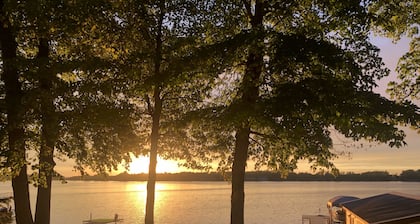 Fish Hook Cabin-Cozy cabin on Lake Osakis with sunsets, fishing & nature abound