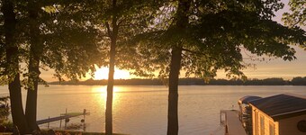 Fish Hook Cabin-Cozy cabin on Lake Osakis with sunsets, fishing & nature abound