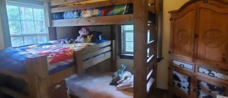 3 slaapkamers, een kluis op de kamer, wifi, beddengoed