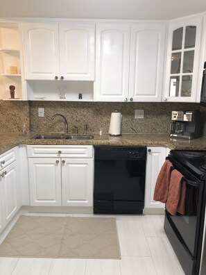 Fridge, microwave, oven, stovetop - Lovely 2 bed Condo on the Beach  (Hollywood)