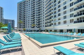 Piscine extérieure, piscine chauffée