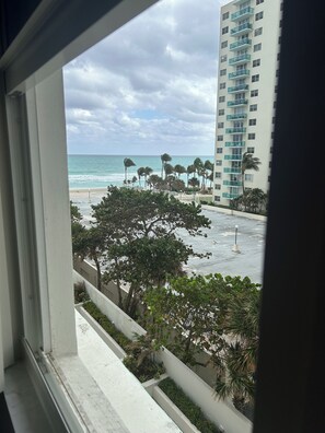 Interior - Lovely 2 bed Condo on the Beach  (Hollywood)