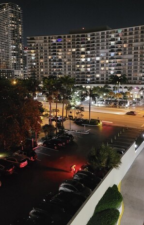 Exterior - Lovely 2 bed Condo on the Beach  (Hollywood)