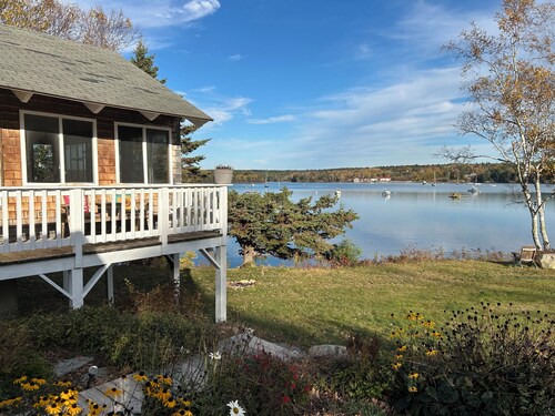 Cozy, ocean-side retreat