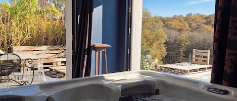 Bañera de hidromasaje cubierta