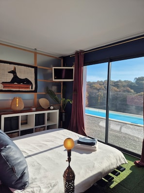 3 habitaciones, tabla de planchar con plancha, wifi y ropa de cama 