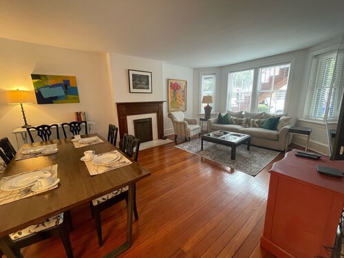 124 Garden: no stairs, central spot in Downtown Savannah
