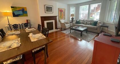 124 Garden: no stairs, central spot in Downtown Savannah