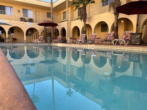 Outdoor pool - Romantic Retro Retreat Valley Ho Hidden Palms (Lake Havasu City)