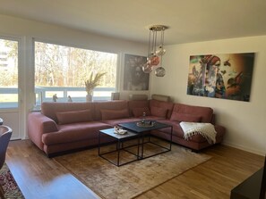 Smart TV, foosball, stereo