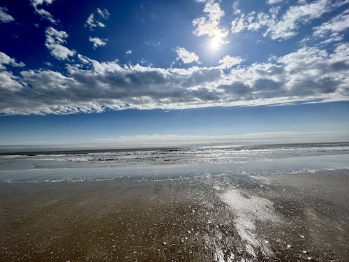 Ola Del Mar-Beach Access-0.3 miles from beach-sleeps 6-relaxing bungalow