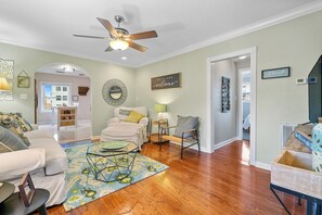 Smart TV - Top floor, corner unit with great view (Hot Springs)