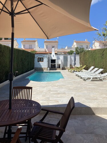 Belle maison confortable et agréable avec jardin et piscine privée