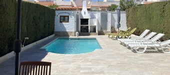 Lovely, comfortable house with garden and private pool