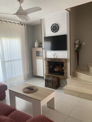 Télévision, cheminée