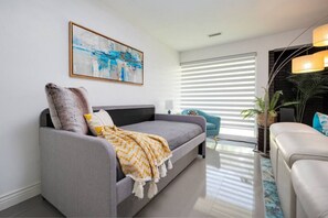 Smart-tv, boeken en een stereo