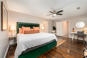 3 chambres, bureau, fer et planche à repasser, accès au Wi-Fi (inclus)