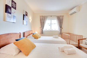 2 bedrooms, travel cot, free WiFi