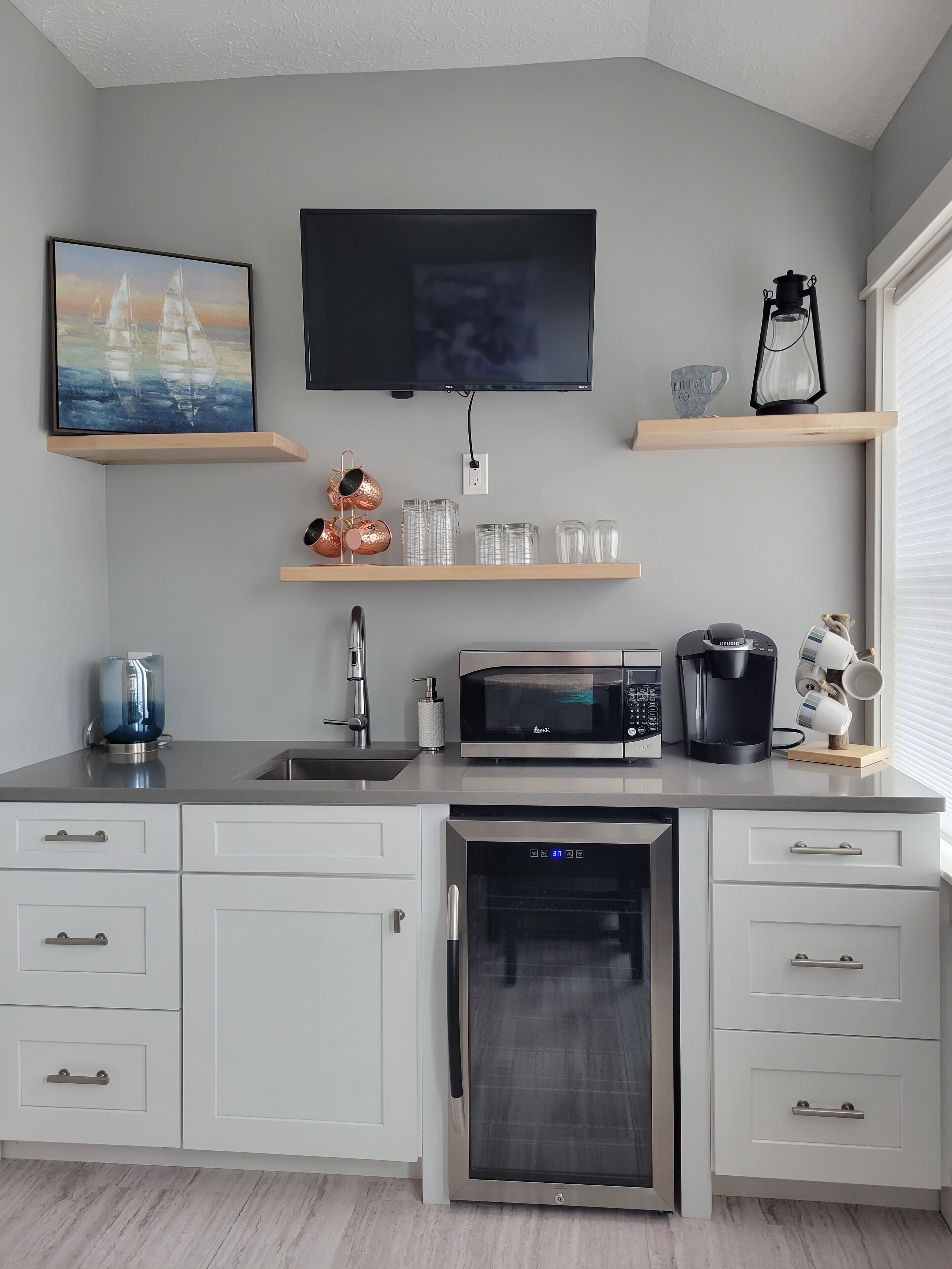 Kjøleskap, mikrobølgeovn, ovn og kokeplater