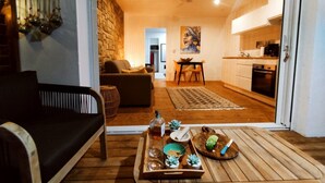 A cozy living area with a sofa, a dining table, and a kitchen in the background. - A little corner of paradise (Les Trois-Îlets)