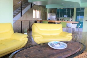 ألعاب فيديو، تنس طاولة، كُتُب