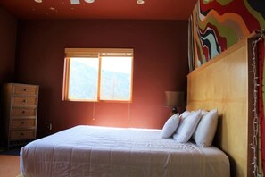 4 عدّة غرف نوم ومكواة/لوح كي وواي فاي وملاءات أسرّة