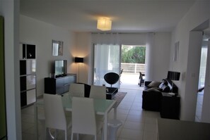 Smart TV, estéreo, monitor de computadora y impresora 