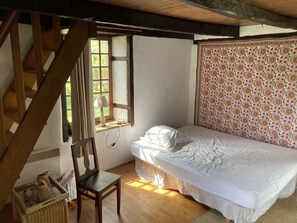 5 habitaciones, escritorio, tabla de planchar con plancha y wifi gratis
