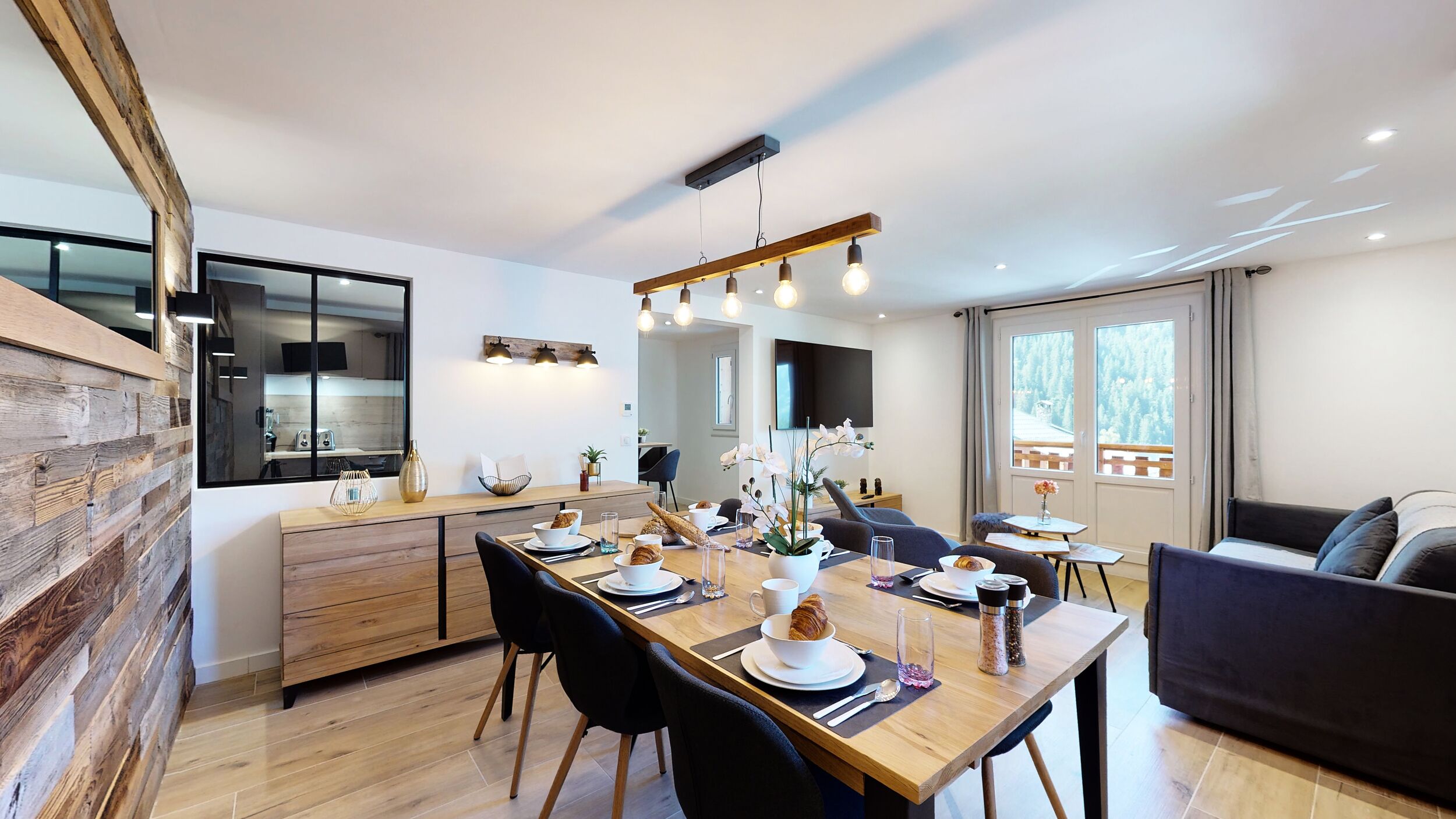 Pour la visite virtuelle 3D :
https://my.matterport.com/show/?m=4smUZCtH2ex