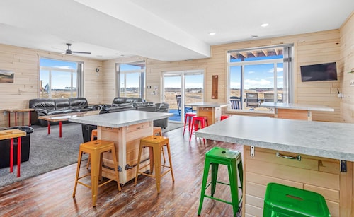 The Red Walleye: A Big Home on Big Fish Golf Course - Sleeps 22!