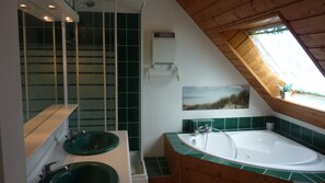 Combined shower/bathtub, hair dryer, toilet paper - HOUSE SEA VIEW COTE DE GRANIT ROSE + WIFI (Trébeurden)