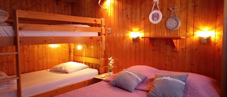 4 Schlafzimmer, BĂŒgeleisen/BĂŒgelbrett, kostenloses WLAN
