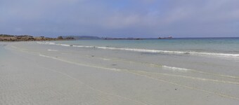 Between Perros Guirec and Paimpol, T2 apartment, 100 m from the beach, private parking