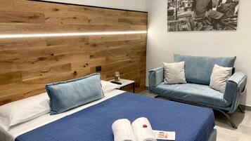 Ropa de cama de alta calidad y escritorio