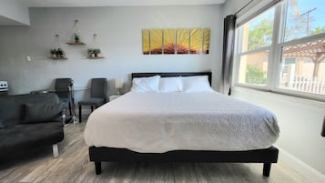 Deluxe Studio Suite, 1 King Bed, Non Smoking, Kitchen | Premium bedding, memory foam beds, individually decorated