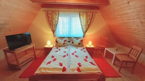2 bedrooms, travel cot, free WiFi, bed sheets