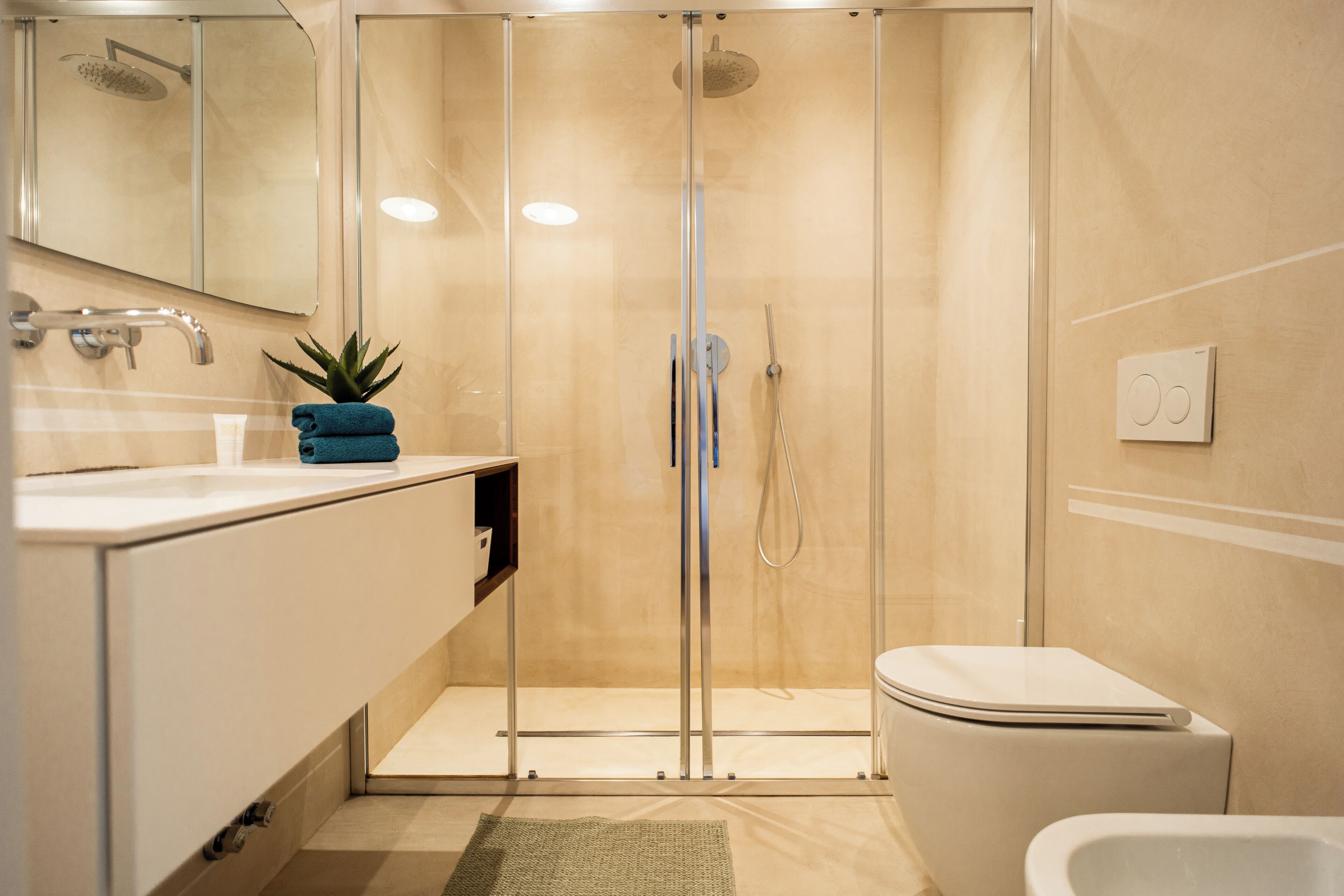 Dusche, Haartrockner, Bidet, Handtücher