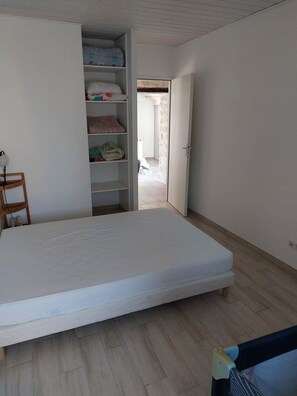 3 bedrooms, iron/ironing board, free WiFi - Restful, air-conditioned house close to beaches and all amenities. (Saint-Vincent-sur-Jard)