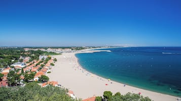 Plage à proximité, chaises longues
