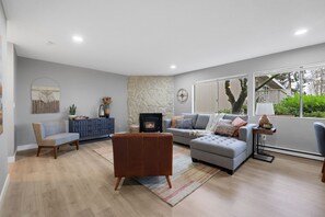 Smart TV, fireplace
