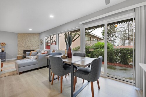 Cute Delightfully Remodeled Spacious Condo by RedAwning