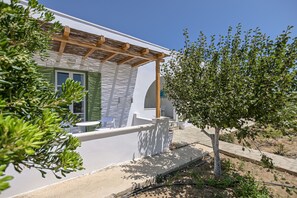 In-room safe, iron/ironing board, free WiFi, bed sheets - Naxian Garden of Senses (Naxos)