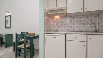 In-room safe, iron/ironing board, free WiFi, bed sheets