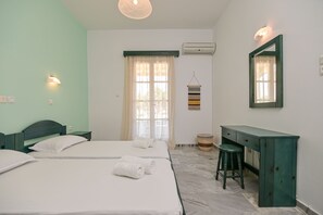 Basic Double or Twin Room, 2 Katil Bujang (Single), Non Smoking, Garden View | Peti besi dalam bilik, seterika/papan seterika, Wi-fi percuma 