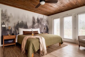 4 bedrooms, desk, iron/ironing board, travel cot - The Nordic Chalet : Theatre Room, Game Room, Hot tub, Fire Pit, Location (Sevierville)