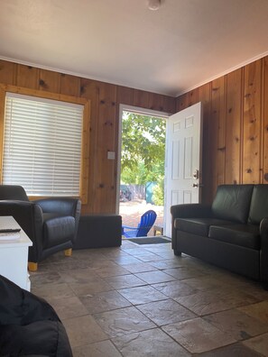 32-inch flat-screen TV with digital channels, TV