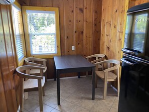 Full-sized fridge, microwave, oven, stovetop