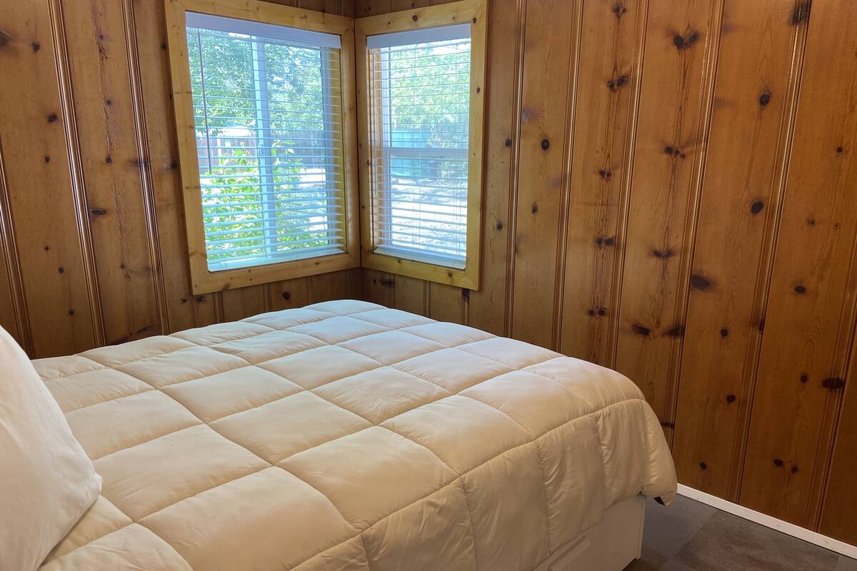 1 bedroom, laptop workspace, WiFi (free), bed sheets